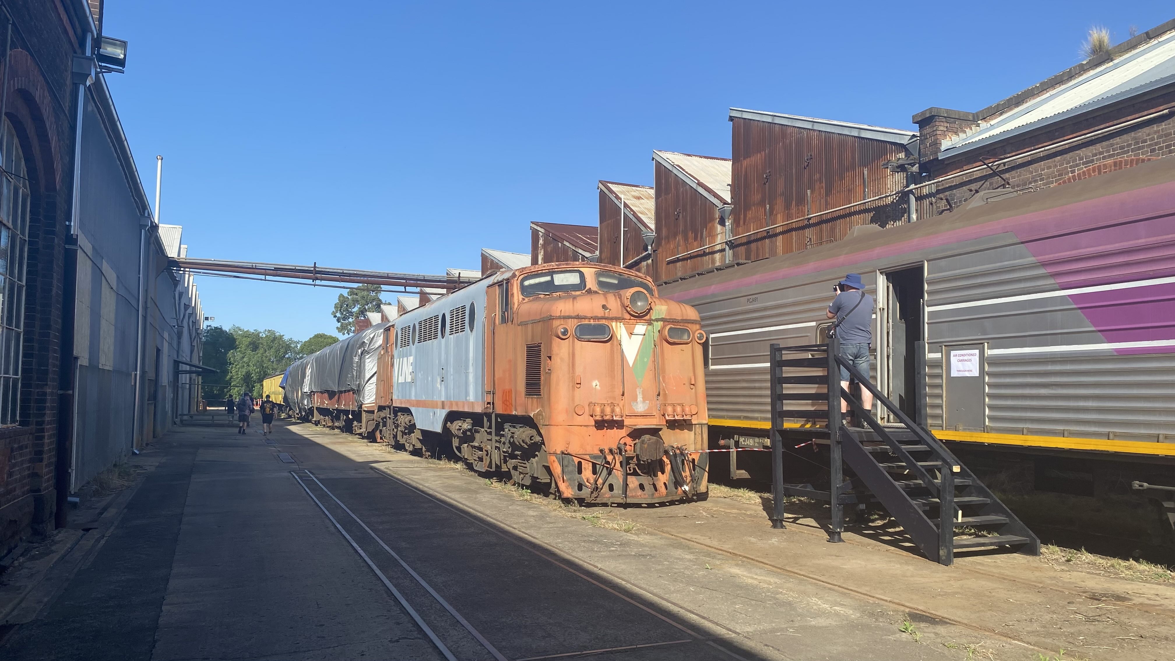 L1160 in VLine Orange and Gray livery