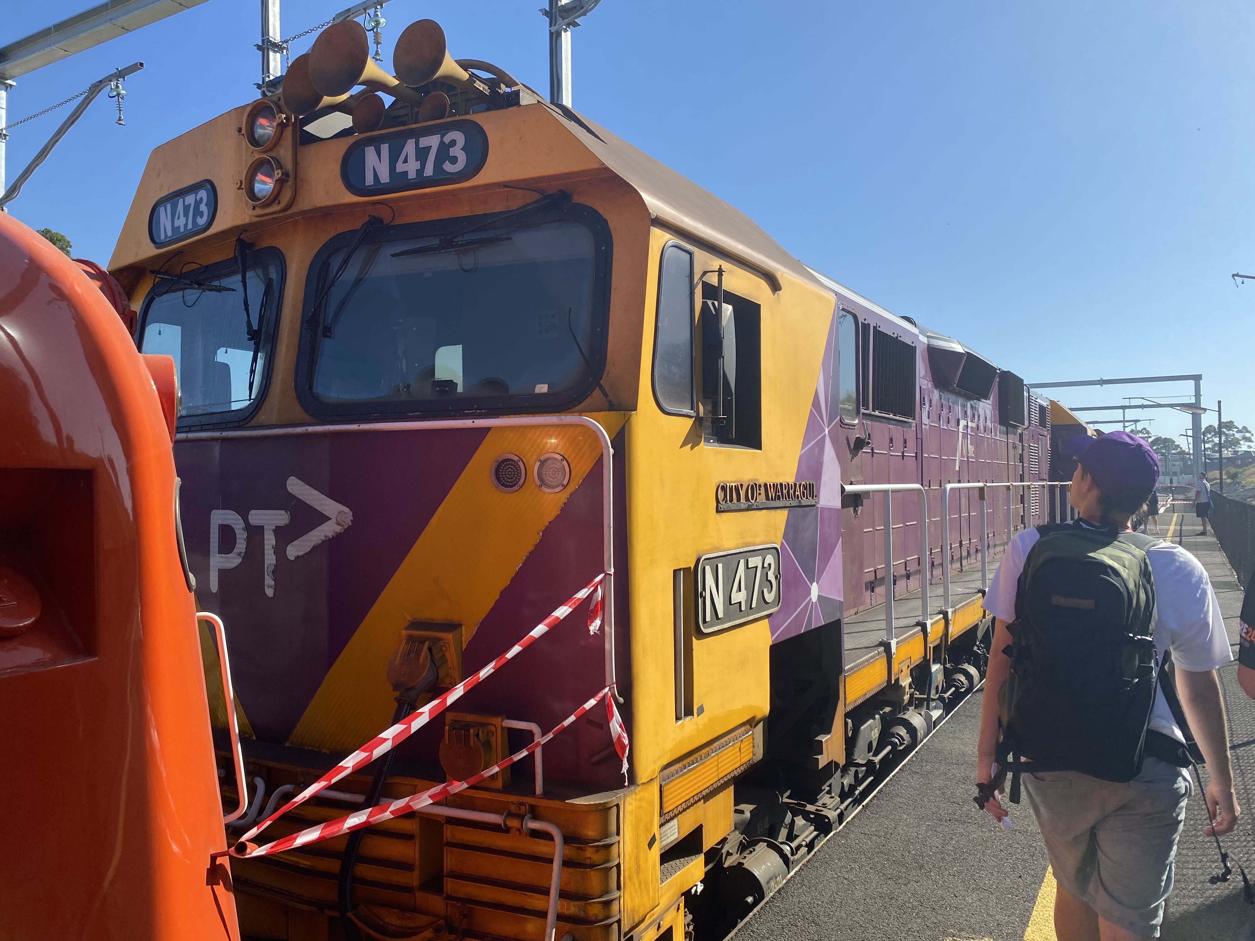 N473 at the garden platform in VLine PTV livery