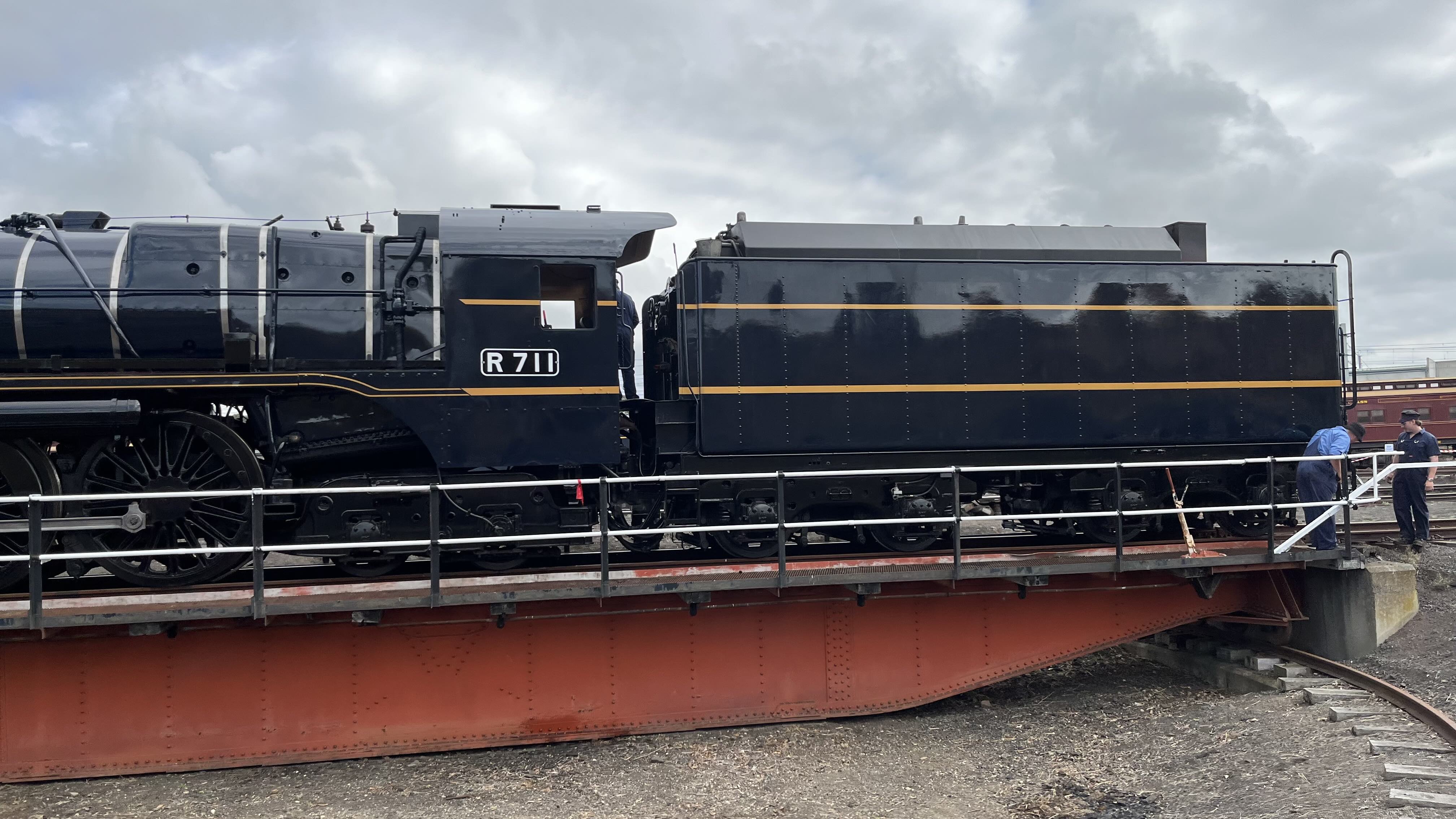 R711 tender side-on