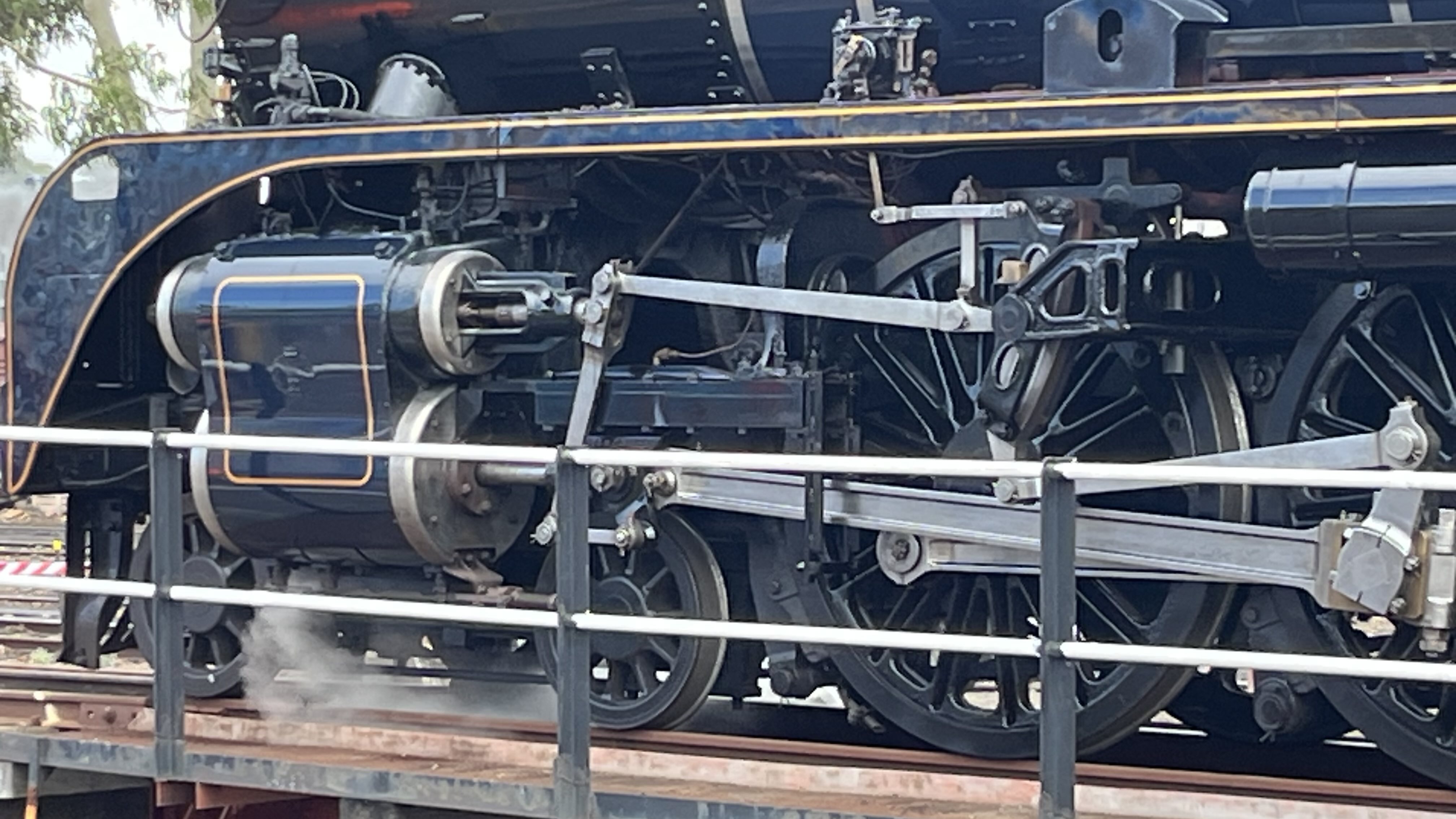 R711 valve gear and bogies